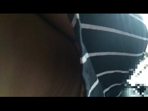 ❤️ تور رنګه نجلۍ پرته له پتلون پرته، دویمه برخه په موږ