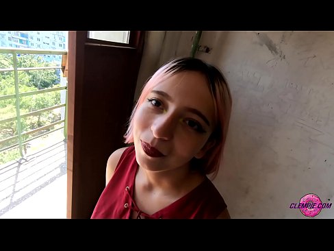 ❤️ د شاګرد حساسیت په بهر کې یو اجنبی سړی وخوري - د هغه په مخ کې په موږ